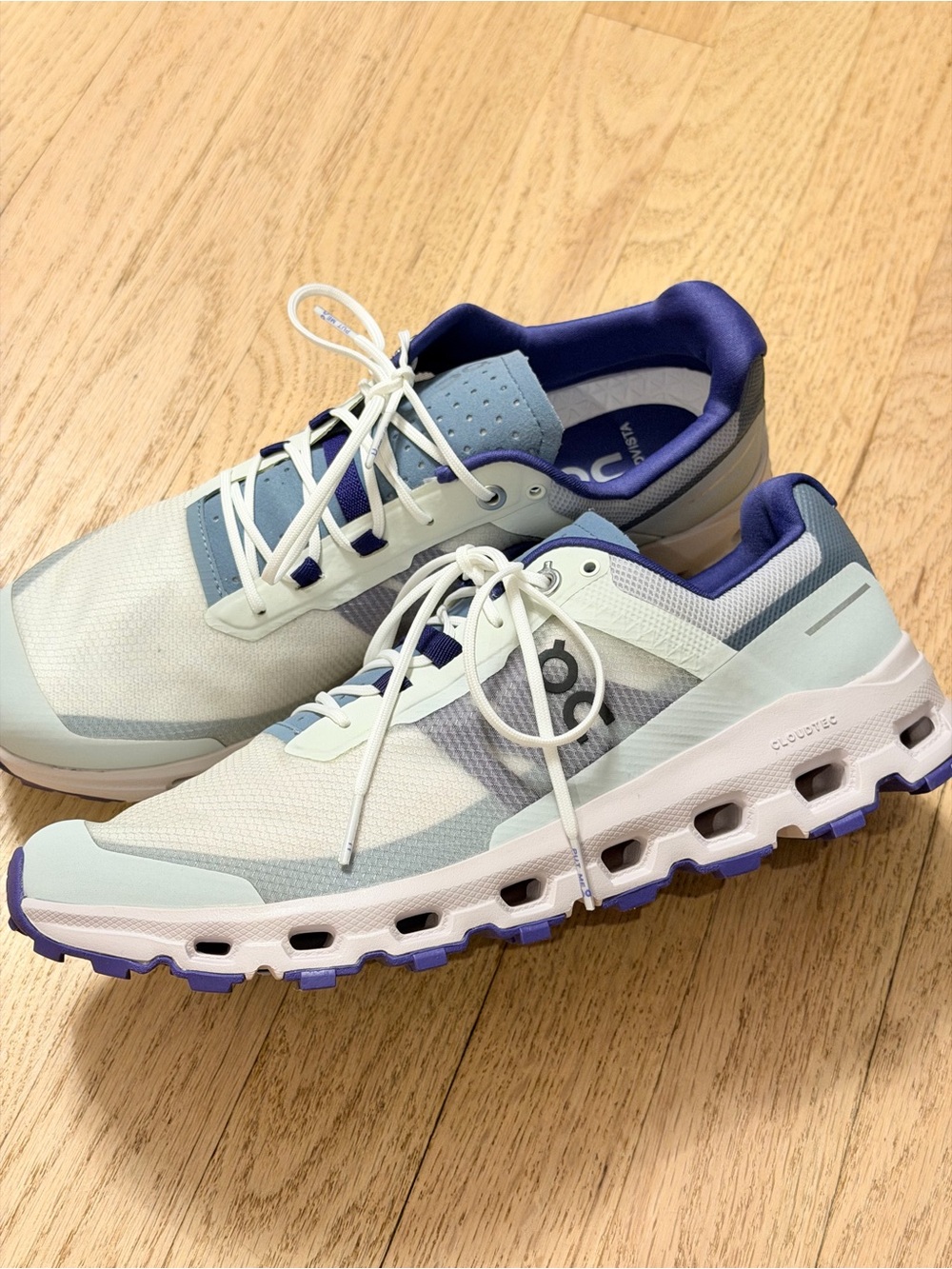 On Cloudvista Women’s Size 10 Ice Blue Purple Trail Running Shoes